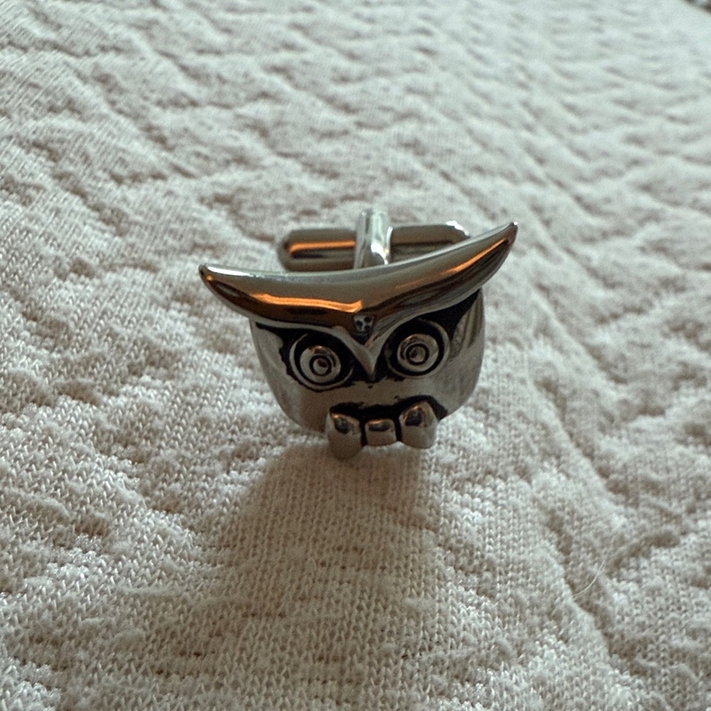 The Tie Bar x Jessie Tyler Ferguson Silver Owl Cufflinks - Picture 2 of 2